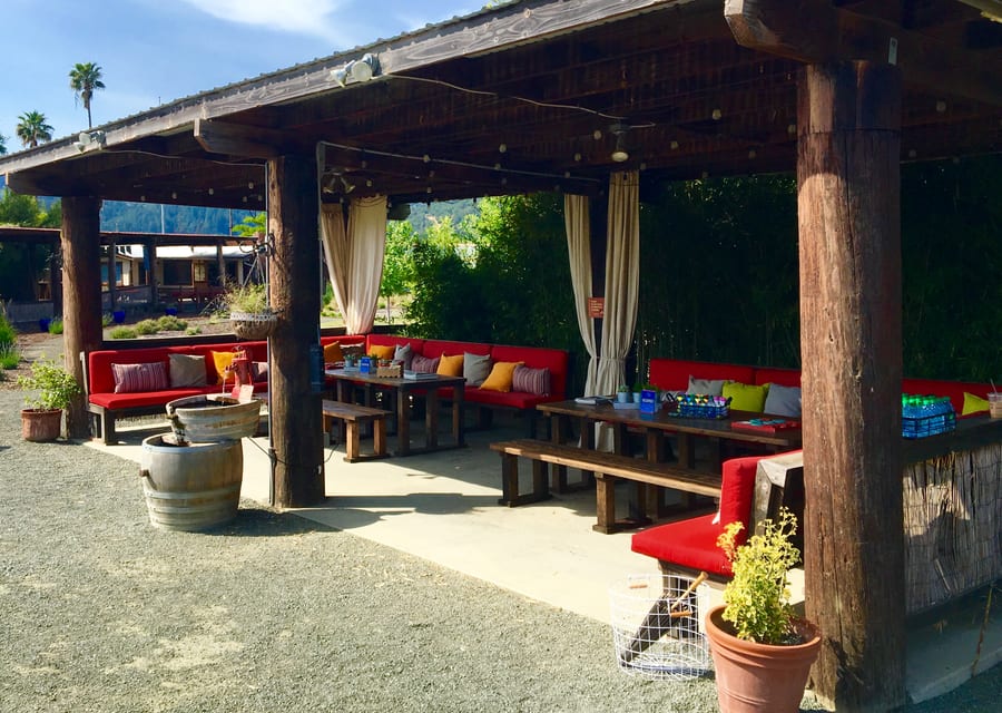 Lounges & Market Plaza