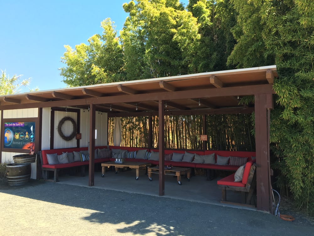 Old Faithful Geyser of California — Lounges & Grounds